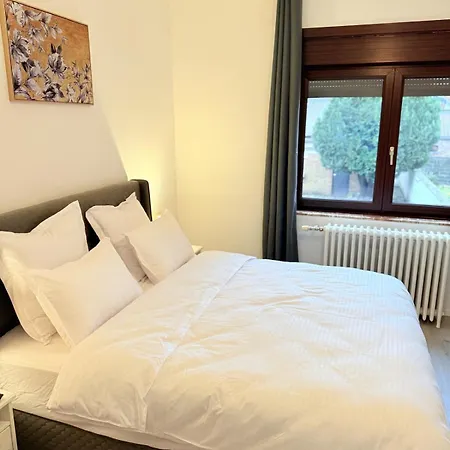 3 Bedrooms, 2 Studios, 1 Apartment, Independent *
