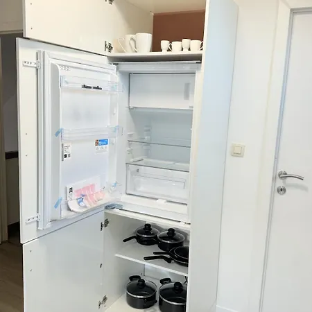 3 Bedrooms, 2 Studios, 1 Apartment, Independent Ferienhaus Charleroi