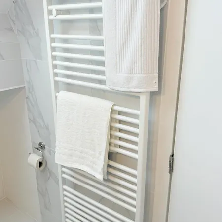 Ferienhaus 3 Bedrooms, 2 Studios, 1 Apartment, Independent Charleroi