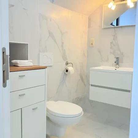 3 Bedrooms, 2 Studios, 1 Apartment, Independent Ferienhaus